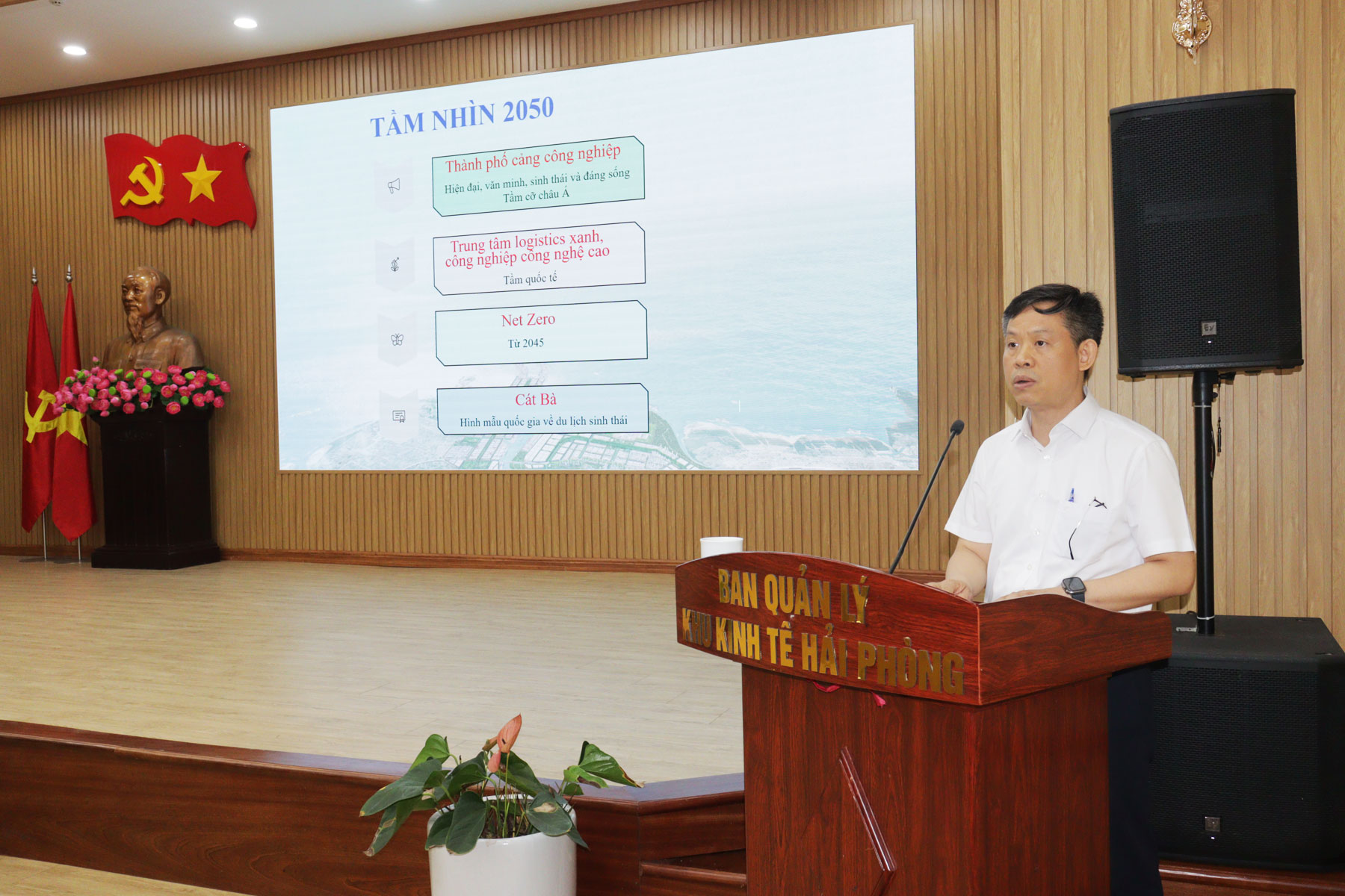 Đại diện Ban Quản l&yacute; Khu kinh tế Hải Ph&ograve;ng qu&aacute;n triệt tại Hội nghị.