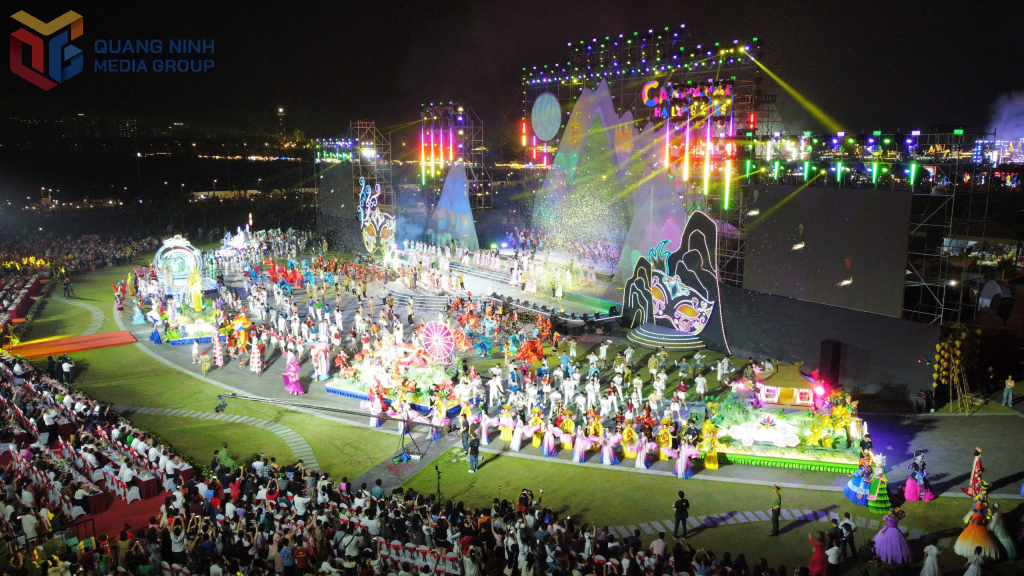 Carnaval Hạ Long đã trở thành sự kiện văn hóa - du lịch thường niên đặc sắc mỗi dịp hè, góp phần định vị hình ảnh điểm đến sôi động, hiện đại và hội nhập. Carnaval Hạ Long đã trở thành sự kiện văn hóa - du lịch thường niên đặc sắc mỗi dịp hè, góp phần định vị hình ảnh điểm đến sôi động, hiện đại và hội nhập.