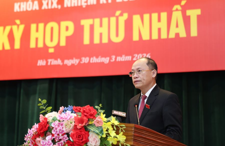 Chủ tịch HĐND tỉnh H&agrave; Tĩnh Nguyễn Hồng Lĩnh ph&aacute;t biểu tại kỳ họp