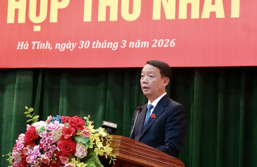 Chủ tịch UBND tỉnh H&agrave; Tĩnh Phan Thi&ecirc;n Định ph&aacute;t biểu tại kỳ họp