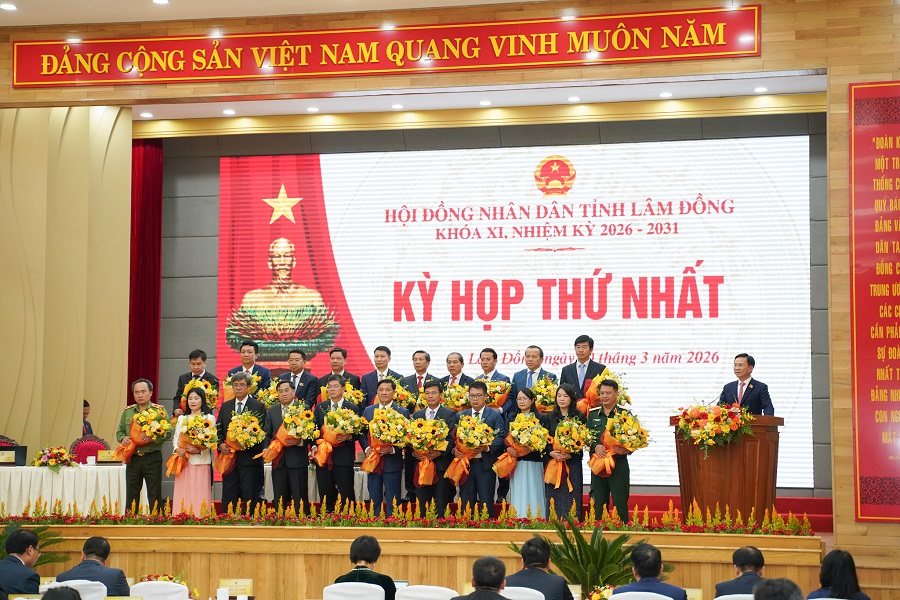 T&acirc;n Chủ tịch UBND tỉnh L&acirc;m Đồng kh&oacute;a XI nhiệm kỳ 2026-2031 Hồ Văn Mười hứa sẽ c&ugrave;ng tập thể UBND tỉnh quyết t&acirc;m x&acirc;y dựng tỉnh L&acirc;m Đồng ph&aacute;t triển nhanh, bền vững