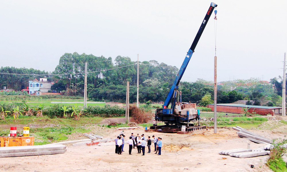 L&atilde;nh đạo Sở N&ocirc;ng nghiệp v&agrave; M&ocirc;i trường kiểm tra tiến độ thi c&ocirc;ng Trạm bơm Cẩm B&agrave;o.