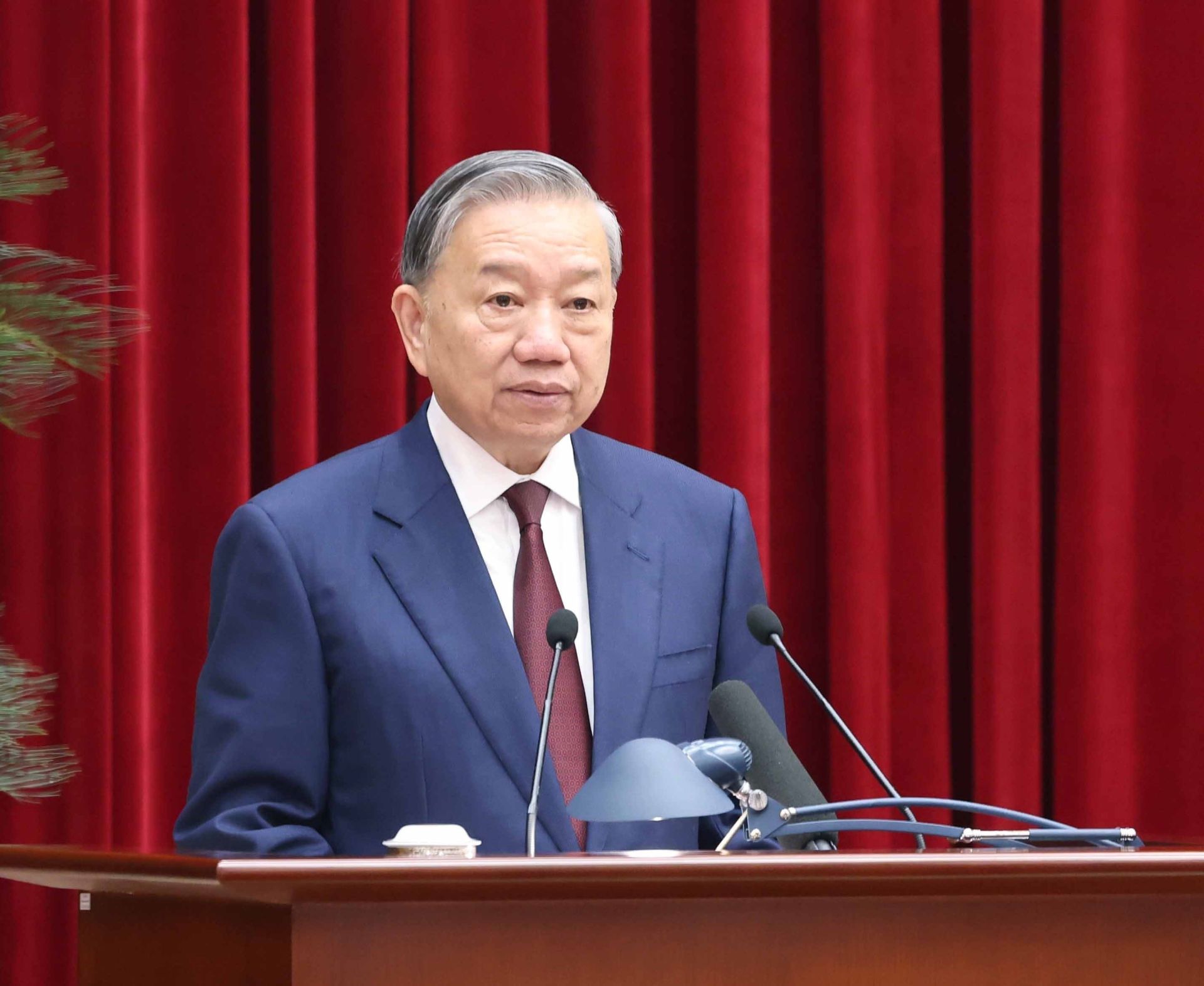 Tổng Bí thư Tô Lâm phát biểu bế mạc Hội nghị lần thứ hai Ban Chấp hành Trung ương Đảng khoá XIV. Tổng Bí thư Tô Lâm phát biểu bế mạc Hội nghị lần thứ hai Ban Chấp hành Trung ương Đảng khoá XIV.