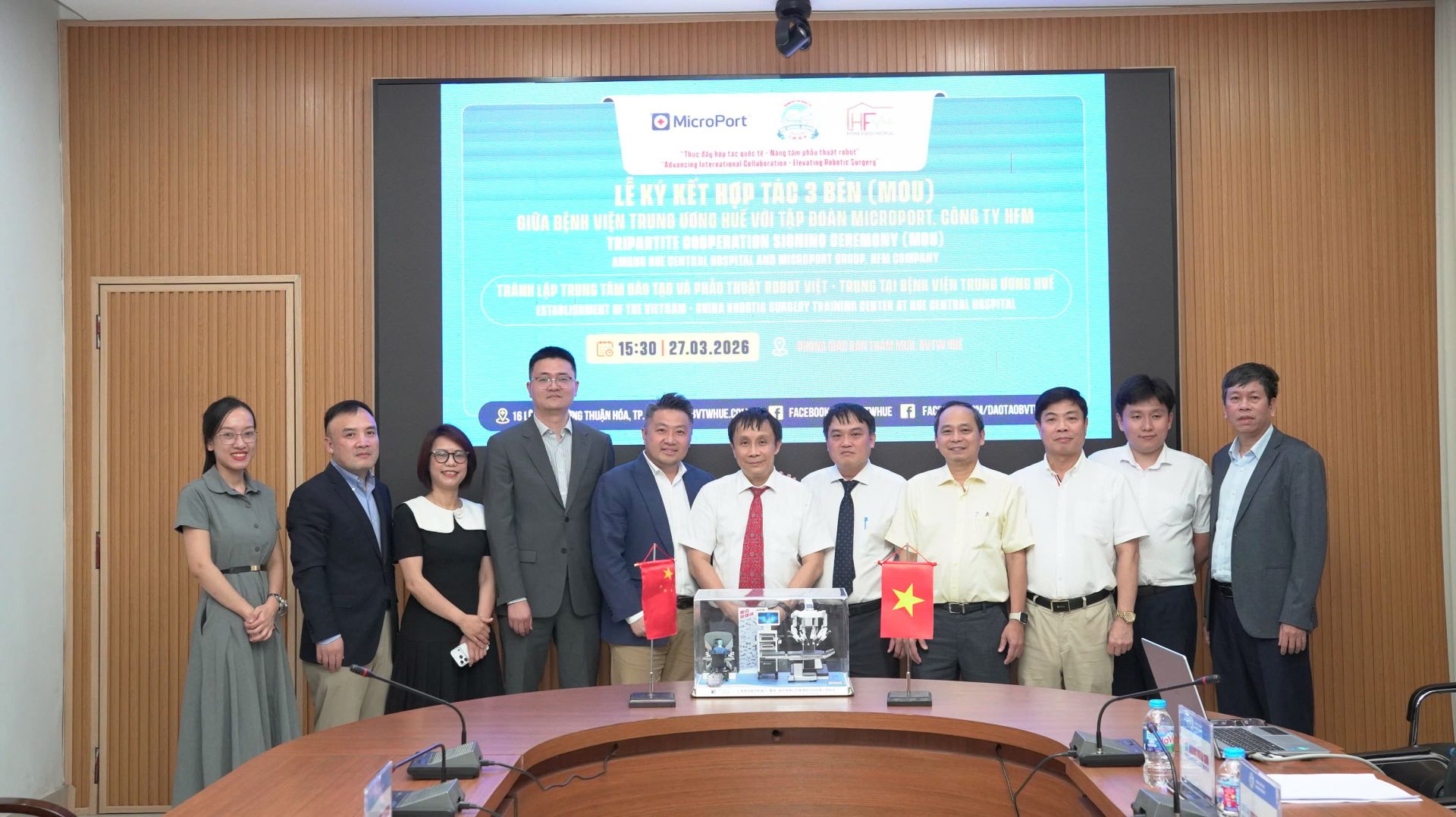 Huế: Hợp tác thành lập Trung tâm đào tạo phẫu thuật Robot đầu tiên tại Việt Nam