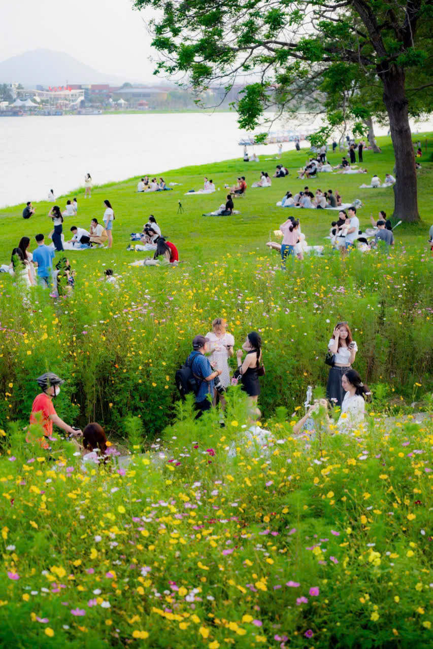 S&ocirc;ng Hương Huế chẳng nơi n&agrave;o c&oacute; được...