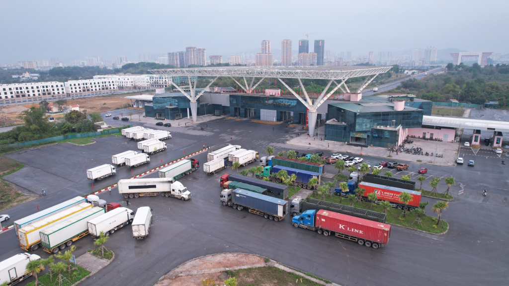 Hải quan cửa khẩu Móng Cái: Hoạt động xuất nhập cảnh được kiểm soát chặt chẽ