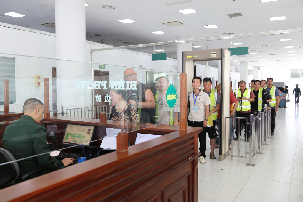 Quy định mới về thu phí và lệ phí xuất nhập cảnh chính thức có hiệu lực từ 1/4