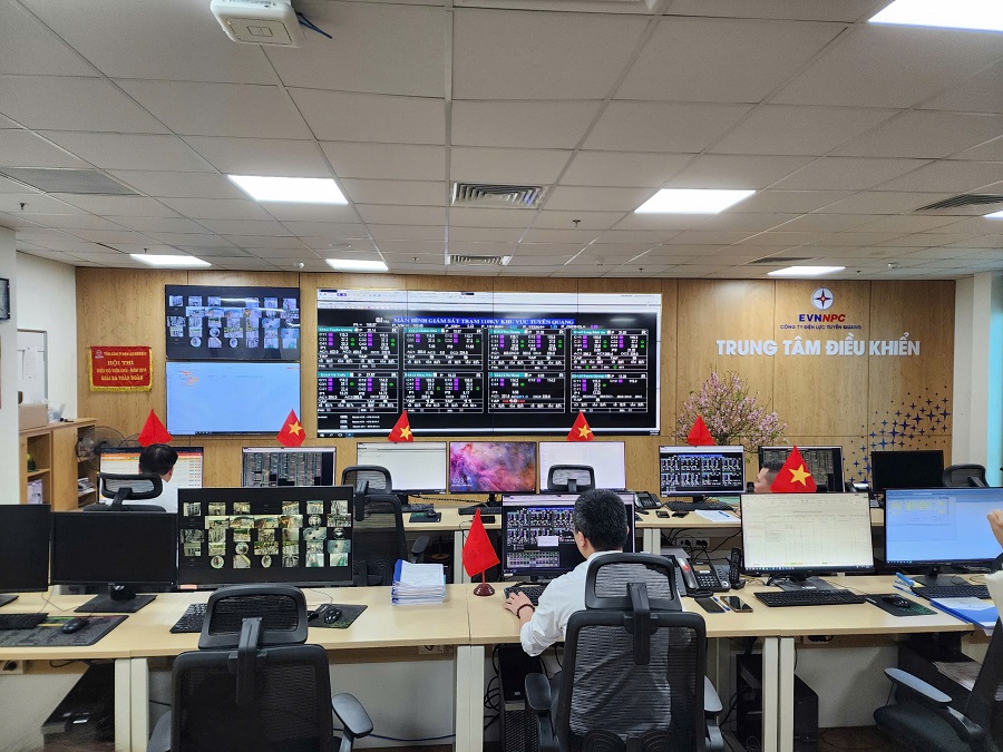 Ứng dụng c&ocirc;ng nghệ số, c&aacute;c trạm biến &aacute;p 110kV của EVNNPC hiện đ&atilde; được kết nối gi&aacute;m s&aacute;t v&agrave; điều khiển từ xa th&ocirc;ng qua hệ thống SCADA