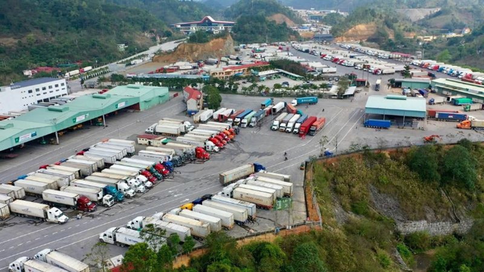 Hoạt động xuất nhập khẩu qua các cửa khẩu Lạng Sơn duy trì ổn định, lượng hàng nhập khẩu tăng mạnh