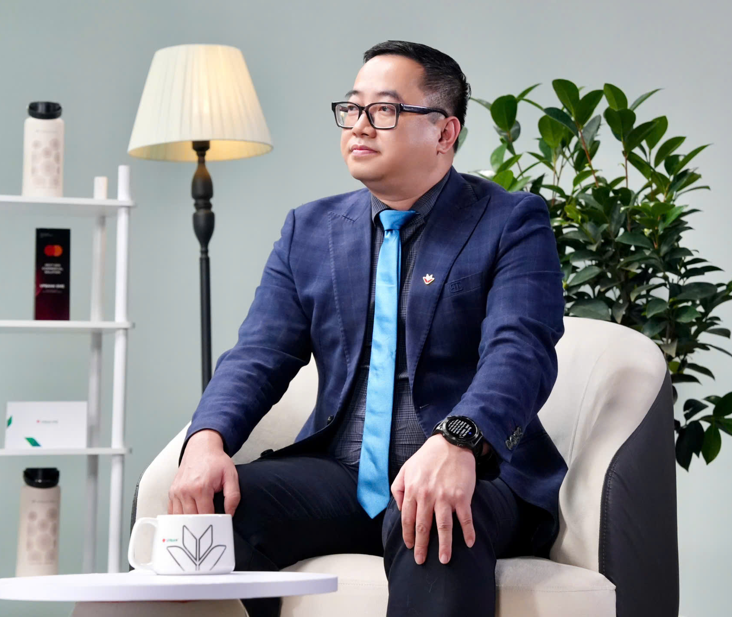 Ông Hoàng Trung Hiếu - Giám đốc Trung tâm Chiến lược kinh doanh và Phát triển sản phẩm, VPBank SME chia sẻ giải pháp chuyên biệt dành cho doanh nghiệp ngành nhựa Ông Hoàng Trung Hiếu - Giám đốc Trung tâm Chiến lược kinh doanh và Phát triển sản phẩm, VPBank SME chia sẻ giải pháp chuyên biệt dành cho doanh nghiệp ngành nhựa