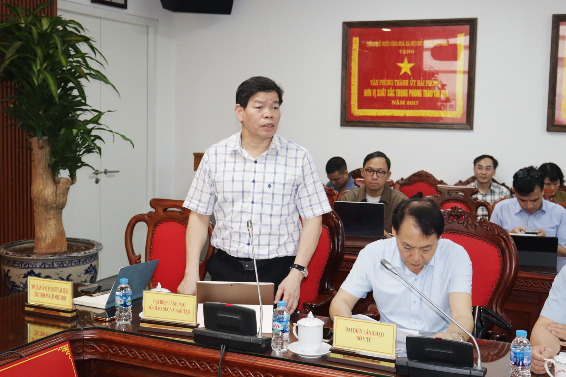 L&atilde;nh đạo Sở Gi&aacute;o dục v&agrave; Đ&agrave;o tạo ph&aacute;t biểu tại Hội nghị.