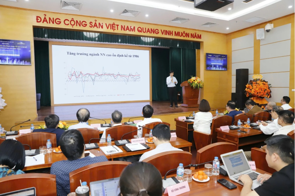 TS. Trần Công Thắng - Viện trưởng Viện Chiến lược, Chính sách nông nghiệp và môi trường, Bộ Nông nghiệp và Môi trường chia sẻ tại hội thảo TS. Trần Công Thắng - Viện trưởng Viện Chiến lược, Chính sách nông nghiệp và môi trường, Bộ Nông nghiệp và Môi trường chia sẻ tại hội thảo