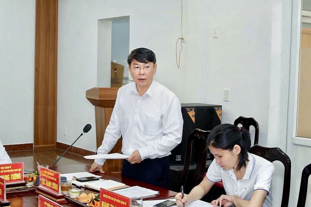 Đồng ch&iacute; Chu Thanh Lương, Ph&oacute; B&iacute; thư Đảng ủy - Chủ tịch UBND phường Gia Vi&ecirc;n ph&aacute;t biểu tại hội nghị.