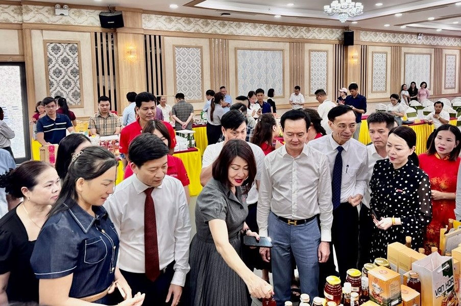 Doanh nghiệp, hợp t&aacute;c x&atilde; của H&agrave; Tĩnh kết nối đưa sản phẩm v&agrave;o hệ thống si&ecirc;u thị GO!