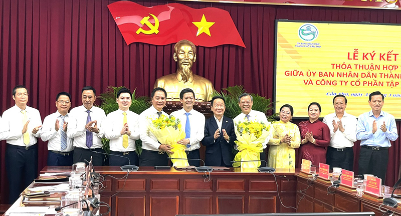 Lễ ký kết Thỏa thuận hợp tác chiến lược giữa Tập đoàn T&T với UBND TP. Cần Thơ. Lễ ký kết Thỏa thuận hợp tác chiến lược giữa Tập đoàn T&T với UBND TP. Cần Thơ.