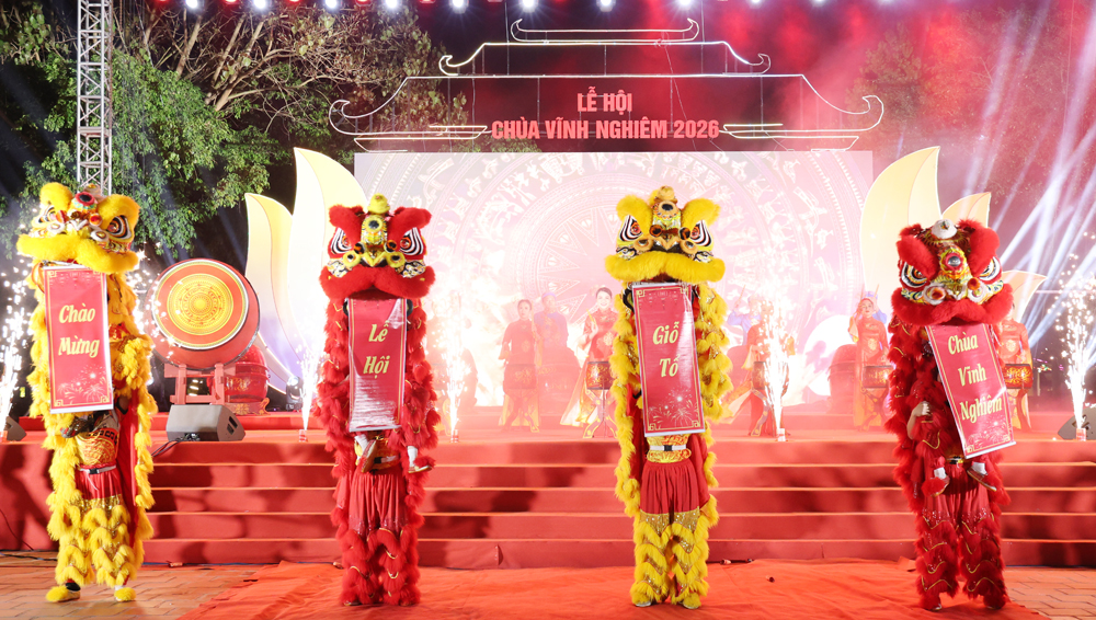 M&agrave;n trống hội, m&uacute;a l&acirc;n rồng khai hội.