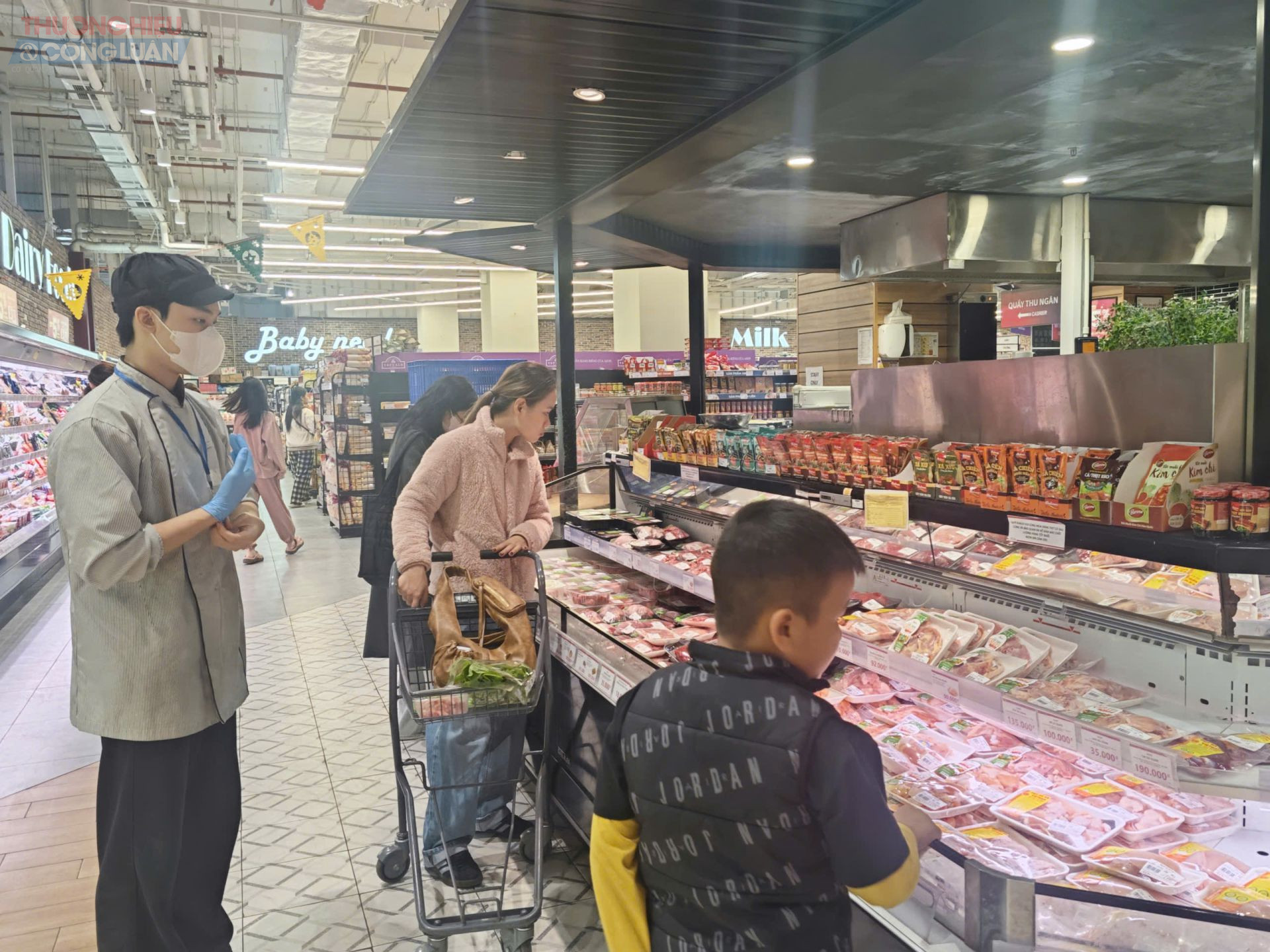 Bán lẻ giữ “mặt bằng giá” trong áp lực chi phí tăng cao