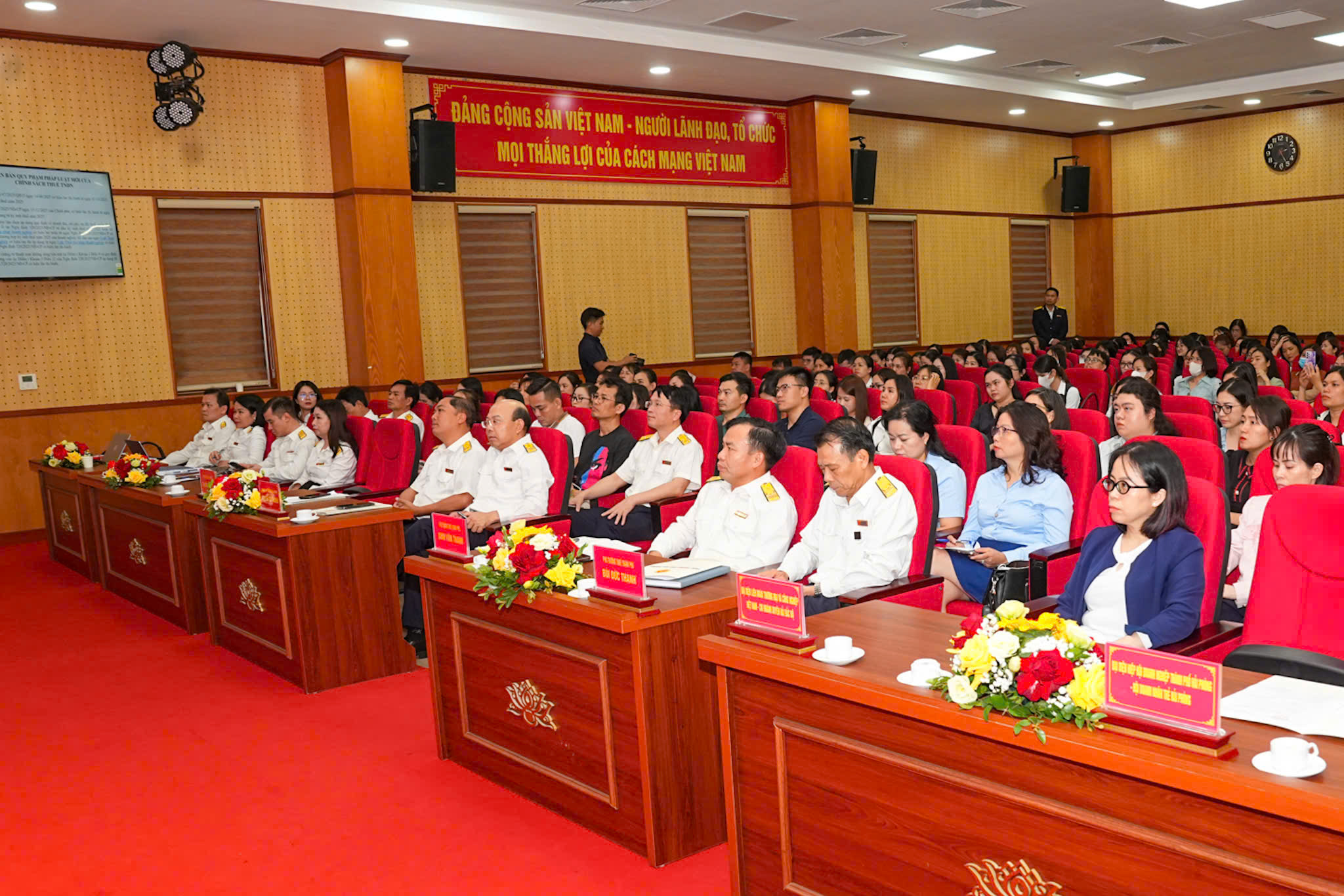 Đại biểu tham dự hội nghị. Đại biểu tham dự hội nghị.