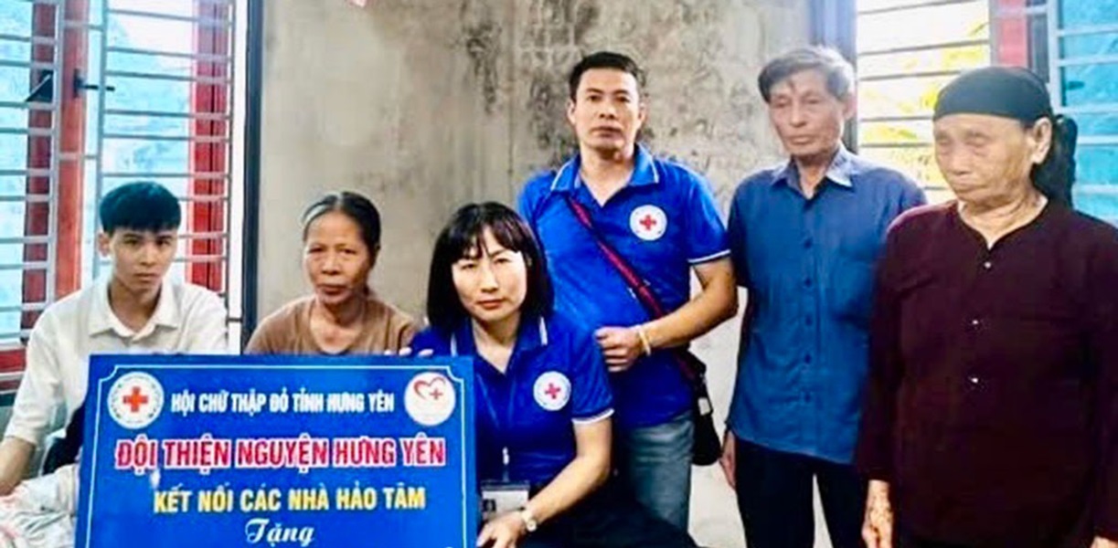 Hưng Yên trao tiền hỗ trợ gia đình có hoàn cảnh đặc biệt khó khăn