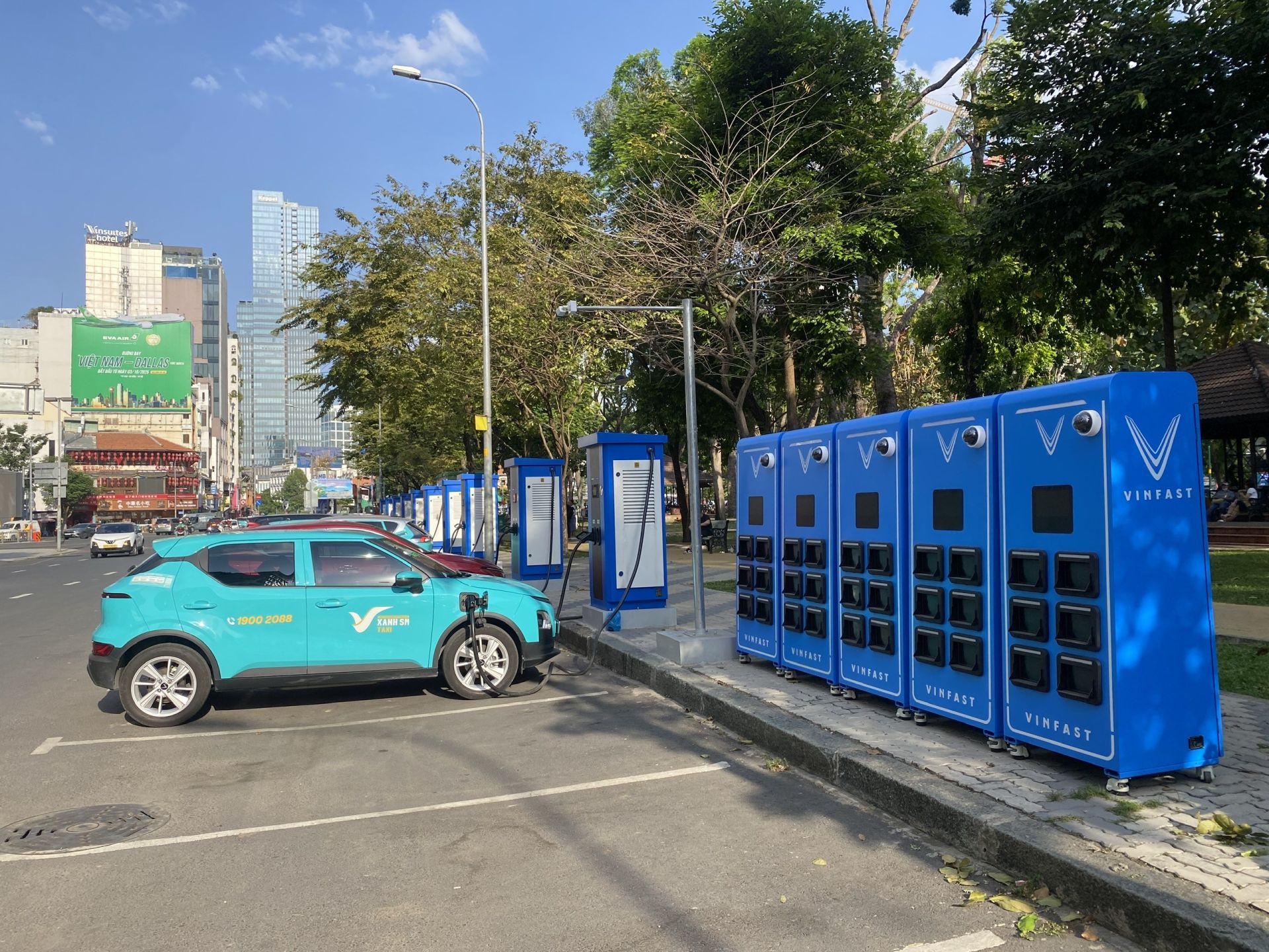 TP. HCM lắp hơn 3.000 tủ đổi pin xe điện trước ngày 20/4