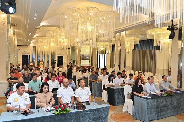 Quang cảnh họp b&aacute;o