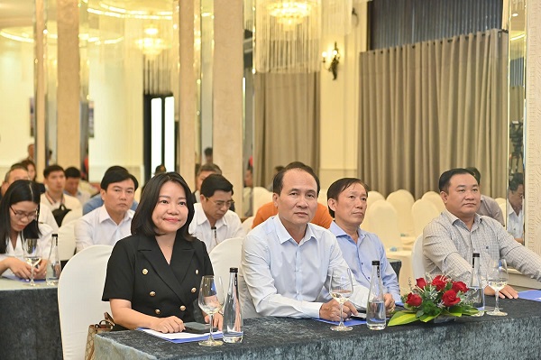 Đại biểu đến dự