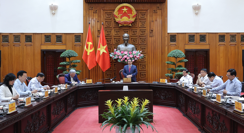 Thủ tướng Phạm Minh Ch&iacute;nh chủ tr&igrave; cuộc họp của Thường trực Ch&iacute;nh phủ về c&ocirc;ng t&aacute;c chuẩn bị triển khai dự &aacute;n x&acirc;y dựng kho dự trữ quốc gia dầu th&ocirc; tại Nghi Sơn (Thanh H&oacute;a) - Ảnh: VGP/Nhật Bắc