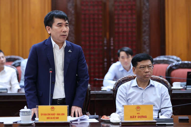 Đại diện Petrovietnam b&aacute;o c&aacute;o tại cuộc họp - Ảnh: VGP/Nhật Bắc