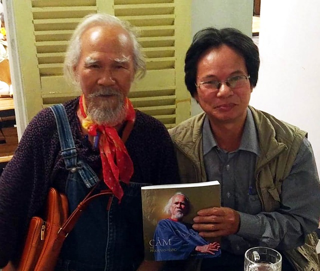 Tác giả và điêu khắc gia Phạm Văn Hạng. Tác giả và điêu khắc gia Phạm Văn Hạng.