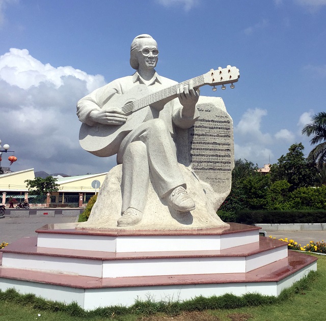 Trịnh Công Sơn - Biển nhớ tên anh gọi về….