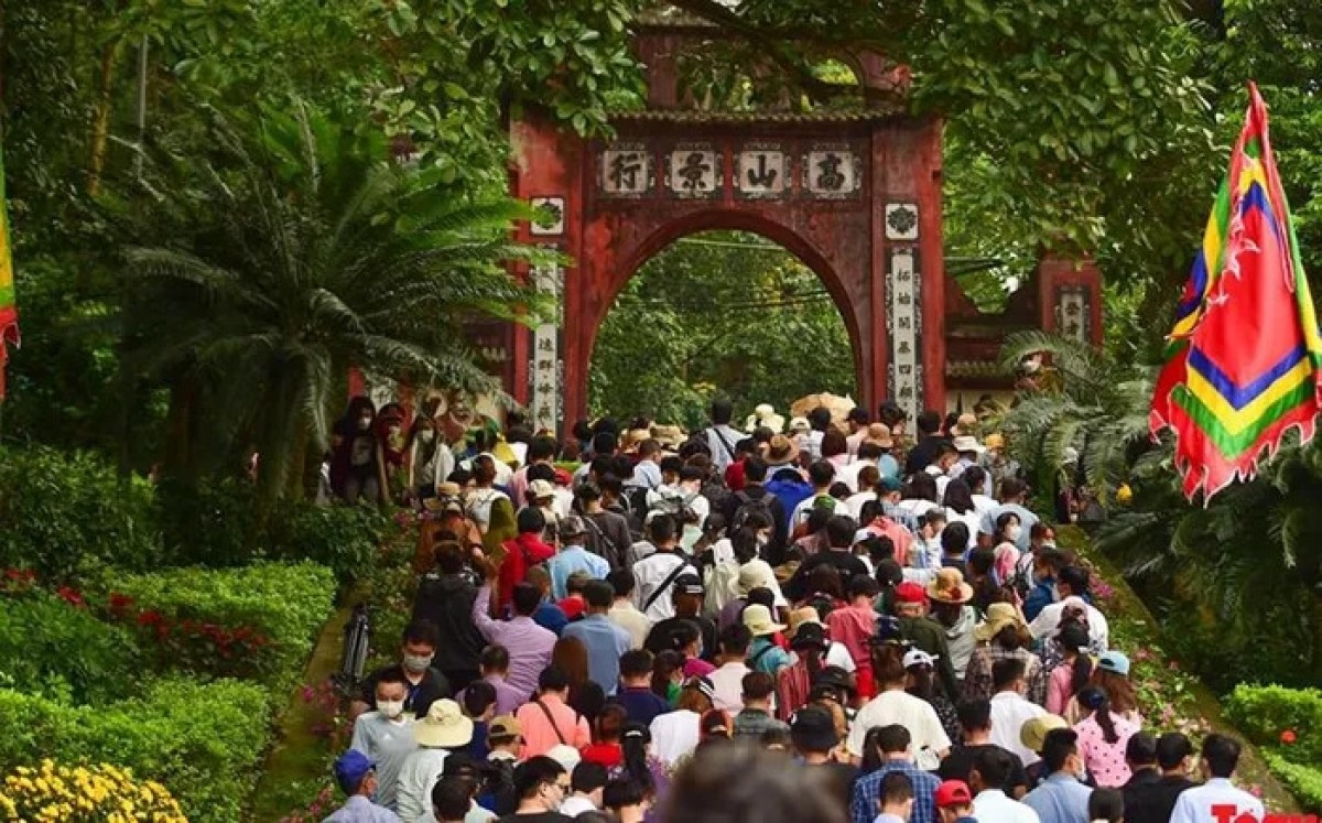 Phát triển văn hóa và con người đất Tổ đáp ứng yêu cầu hội nhập