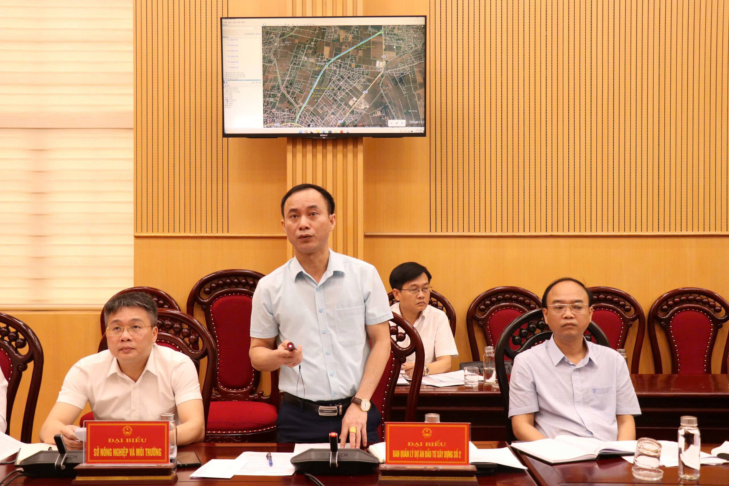 L&atilde;nh đạo Ban Quản l&yacute; dự &aacute;n đầu tư x&acirc;y dựng số 2 Ninh B&igrave;nh ph&aacute;t biểu tại hội nghị