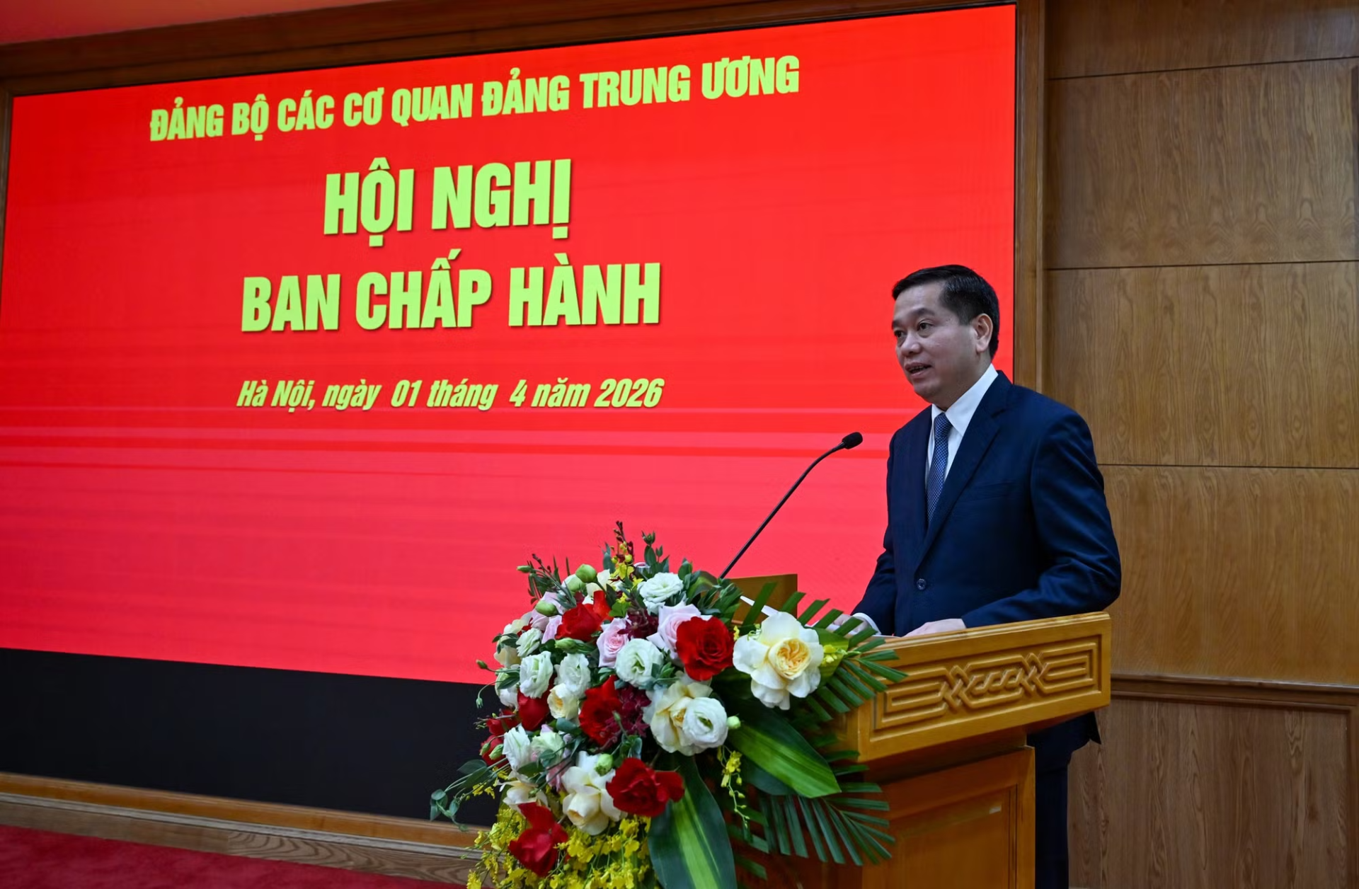 Đồng ch&iacute; Nguyễn Long Hải, Ủy vi&ecirc;n Trung ương Đảng, Ph&oacute; B&iacute; thư Thường trực Đảng ủy b&aacute;o c&aacute;o t&oacute;m tắt kết quả c&ocirc;ng t&aacute;c.