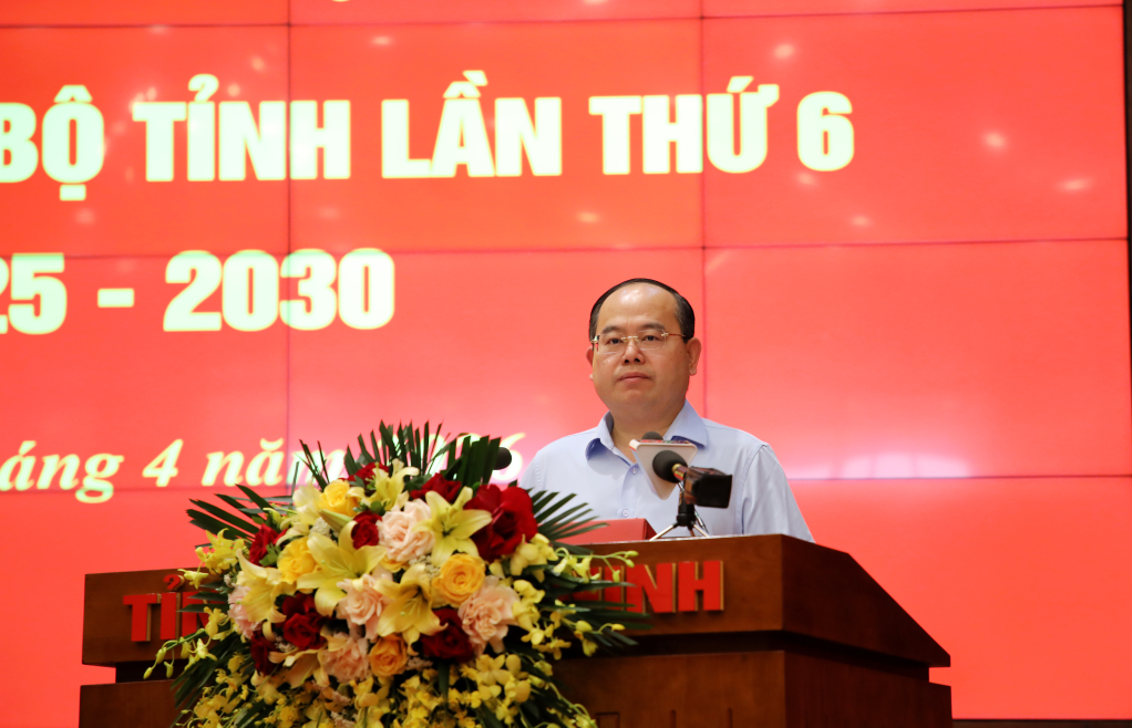 &Ocirc;ng Quản Minh Cường, Ủy vi&ecirc;n Trung ương Đảng, B&iacute; thư Tỉnh ủy, Trưởng Đo&agrave;n ĐBQH tỉnh Quảng Ninh, ph&aacute;t biểu chỉ đạo tại hội nghị