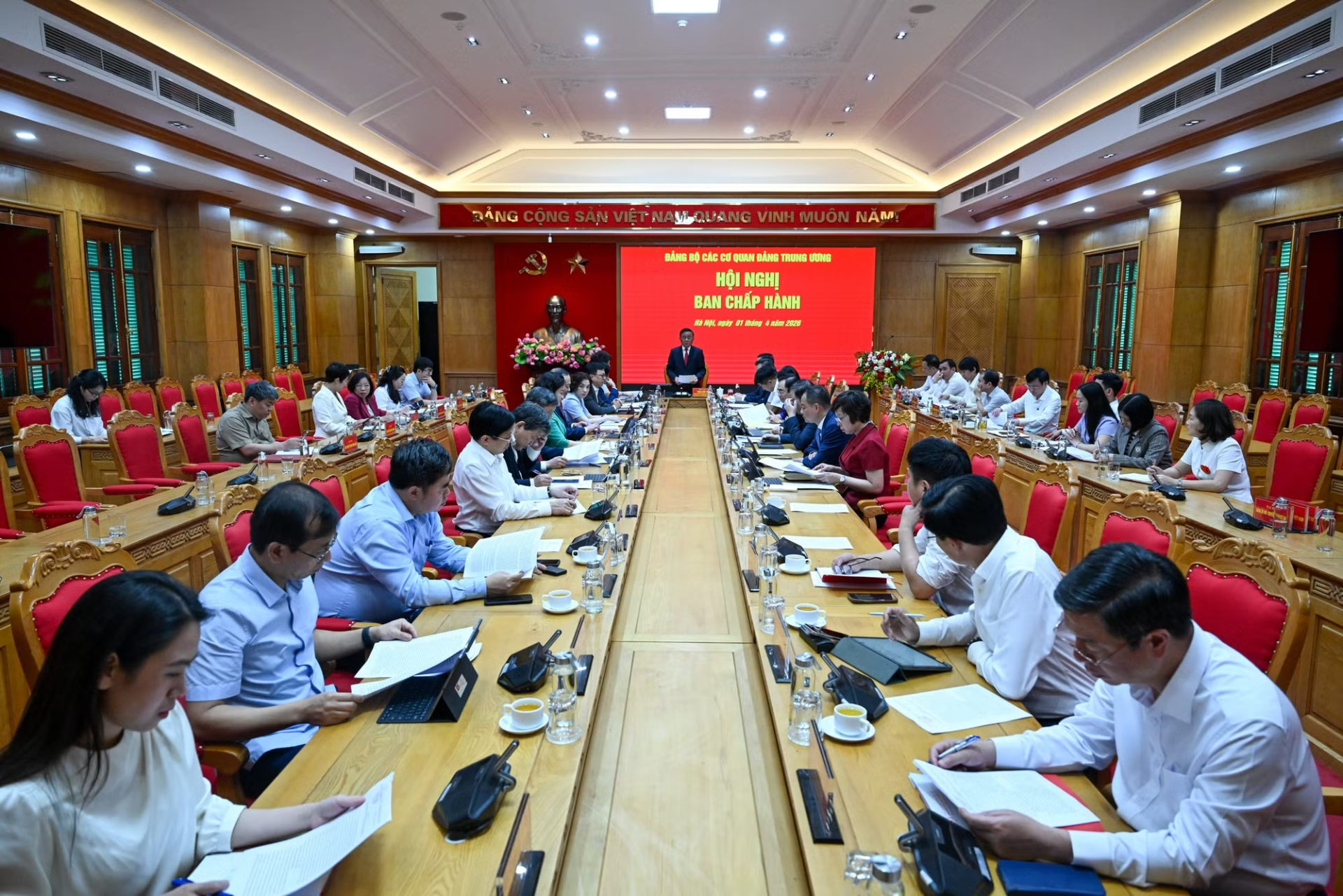 Đại biểu dự hội nghị thảo luận đ&aacute;nh gi&aacute; kết quả hoạt động trong qu&yacute; I, thống nhất nhiệm vụ trọng t&acirc;m qu&yacute; II.