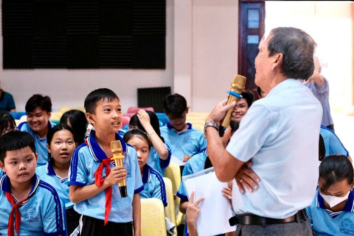 Các Công ty Điện lực trực thuộc EVNSPC đẩy mạnh tuyên truyền tiết kiệm điện trong các trường học Các Công ty Điện lực trực thuộc EVNSPC đẩy mạnh tuyên truyền tiết kiệm điện trong các trường học