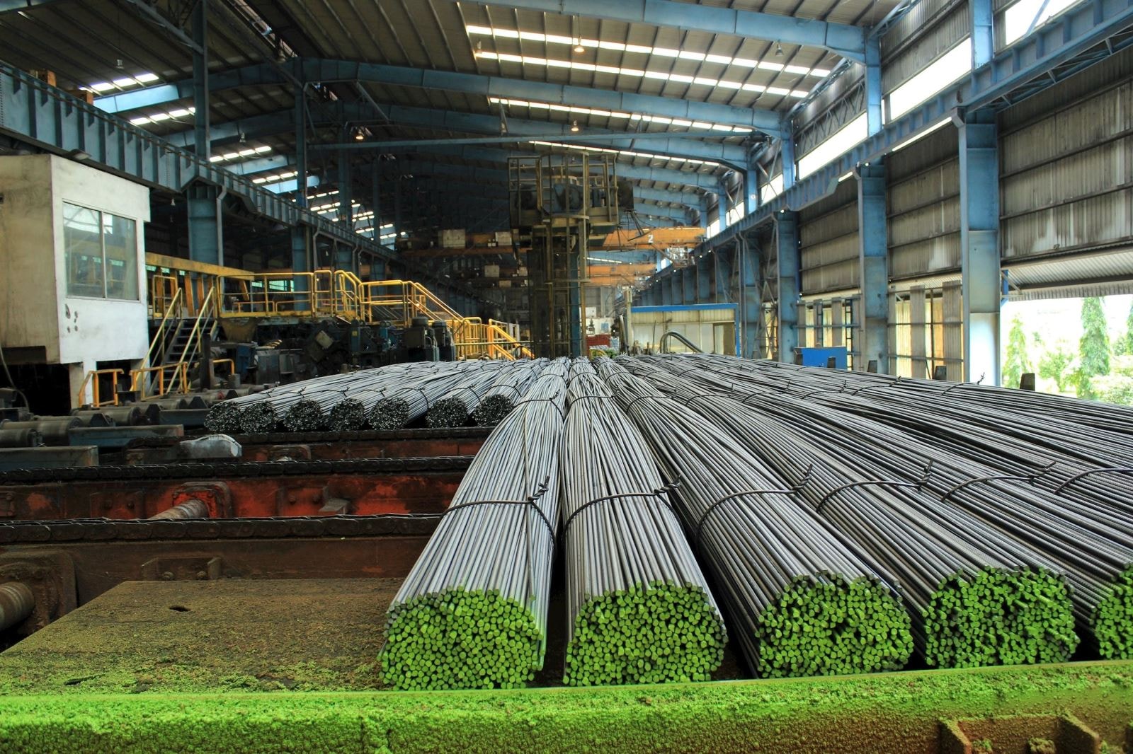 Giá thép hôm nay 1/4: Dao động trái chiều giữa lo ngại nguồn cung