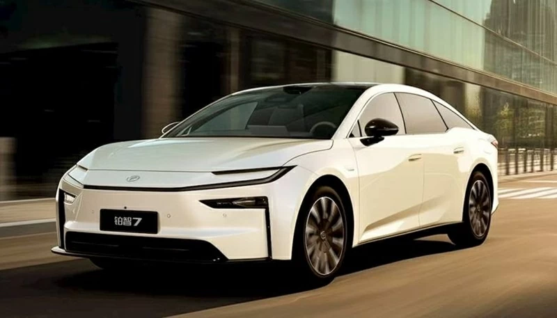 Toyota bZ7 “cháy đơn” ngay giờ đầu mở bán, ghi nhận hơn 3.100 đơn đặt hàng