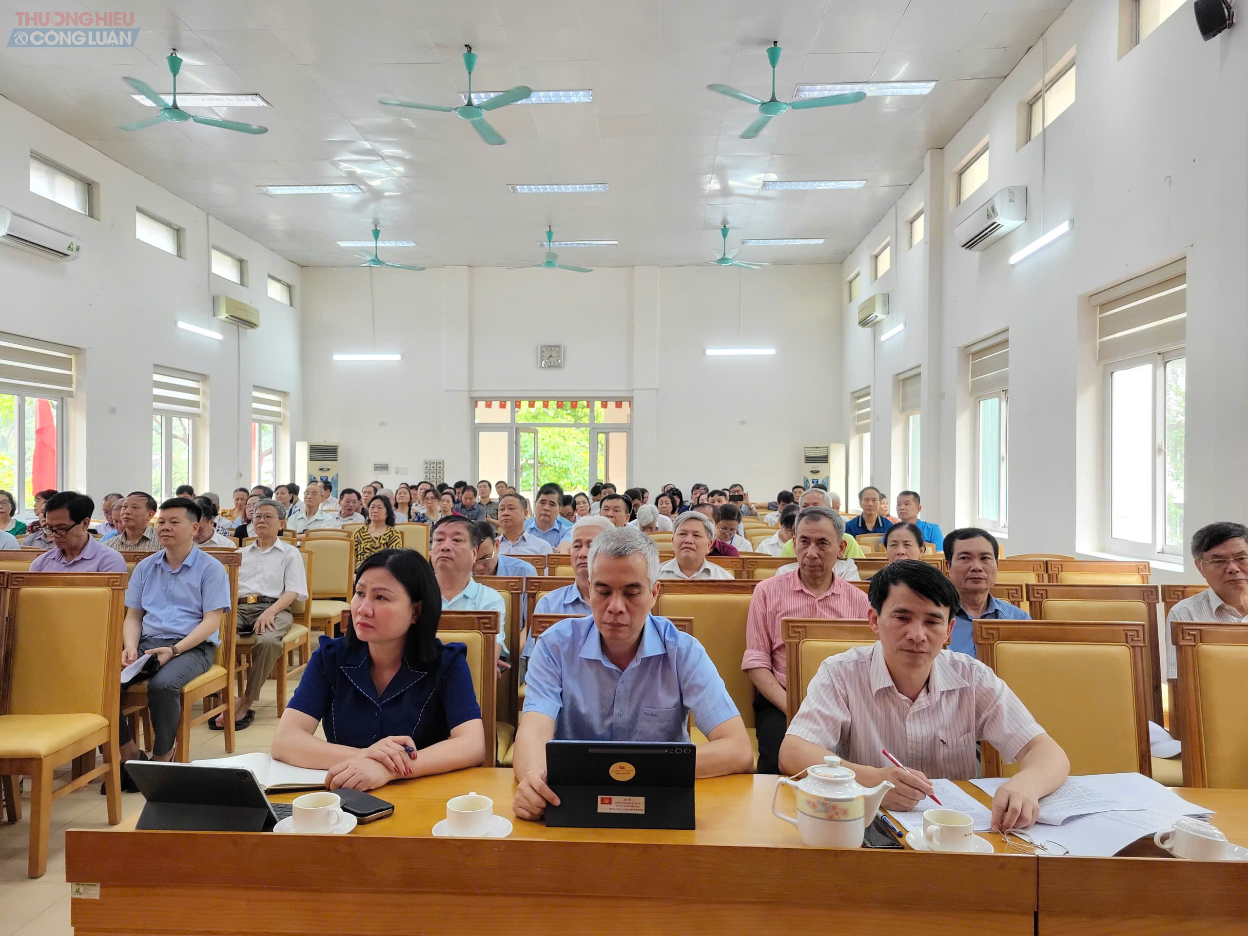 C&aacute;c đại biểu tham dự buổi lễ.