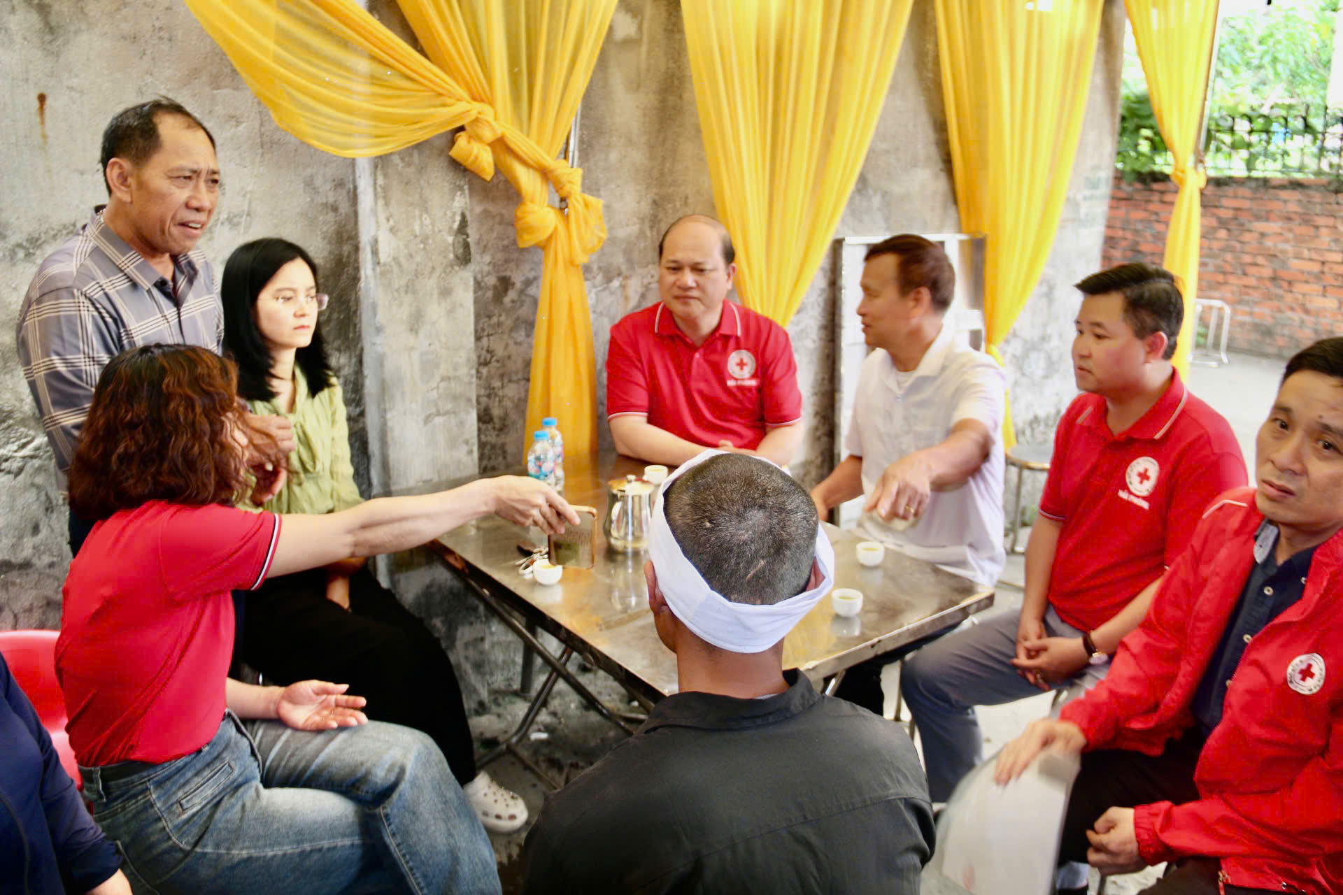 Hội Chữ thập đỏ thành phố Hải Phòng thăm hỏi, hỗ trợ gia đình nạn nhân vụ lật bè mảng ở Cô Tô