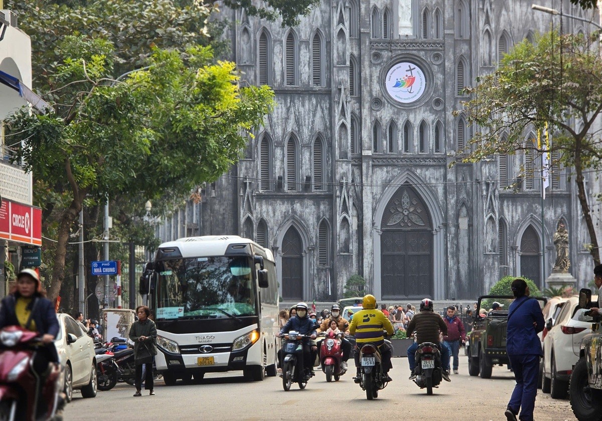 Hà Nội đề xuất cho phép xe du lịch 29 chỗ hoạt động 24/24h