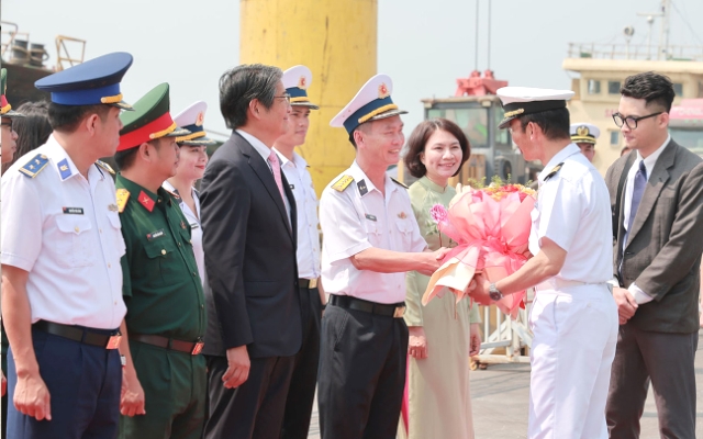 Lễ đ&oacute;n t&agrave;u Asahi được tổ chức trọng thị tại cảng Ti&ecirc;n Sa, TP. Đ&agrave; Nẵng.