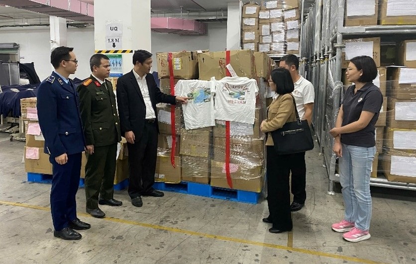 Ninh Bình: Tiêu hủy hàng chục nghìn áo phông in không đầy đủ bản đồ Việt Nam