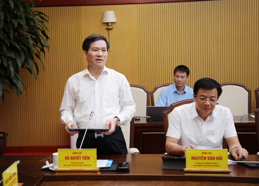 &Ocirc;ng Vũ Quyết Tiến, Ph&oacute; B&iacute; thư Tỉnh ủy, Chủ tịch Ủy ban MTTQ tỉnh Quảng Ninh, ph&aacute;t biểu tại hội nghị