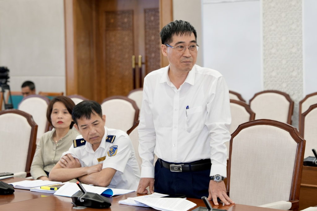 &Ocirc;ng Nguyễn Ngọc Th&agrave;nh, Gi&aacute;m đốc Cảng vụ H&agrave;ng hải Quảng Ninh, ph&aacute;t biểu tại buổi l&agrave;m việc