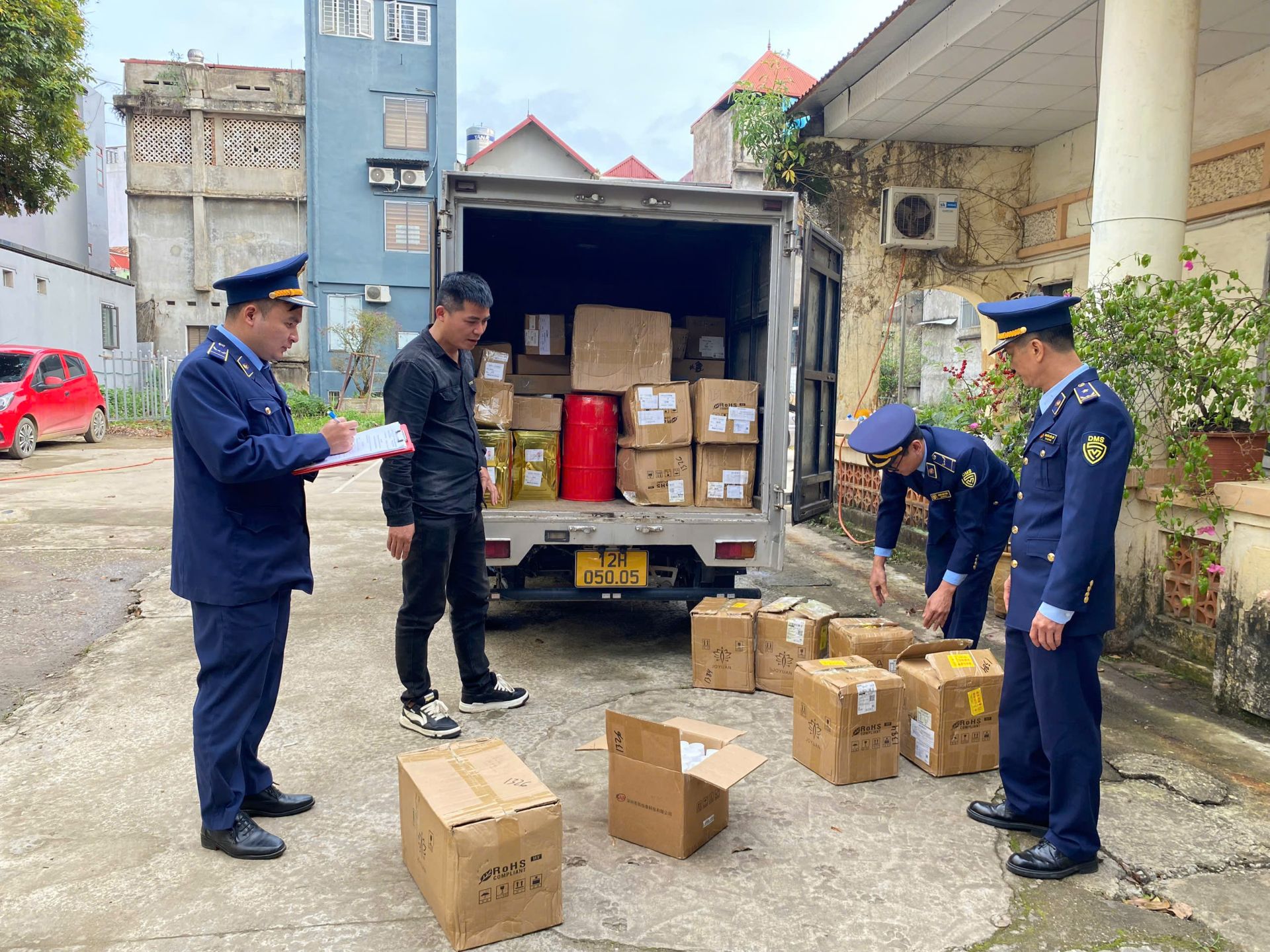 Đội QLTT số 6 Lạng Sơn tích cực chống buôn lậu, hàng giả