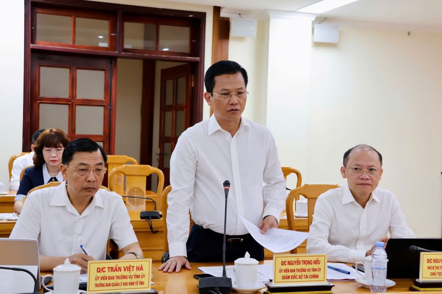 Gi&aacute;m đốc Sở T&agrave;i Nguyễn Trọng Hiếu ch&iacute;nh b&aacute;o c&aacute;o t&igrave;nh h&igrave;nh kinh tế - x&atilde; hội qu&yacute; I/2026