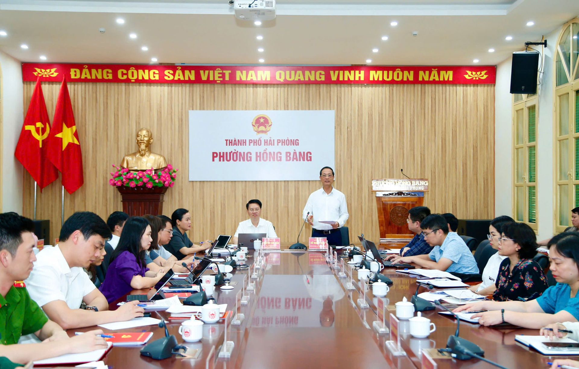 Đồng ch&iacute; Ph&oacute; B&iacute; thư Thường trực Th&agrave;nh ủy Đỗ Mạnh Hiến ph&aacute;t biểu chỉ đạo tại Hội nghị.