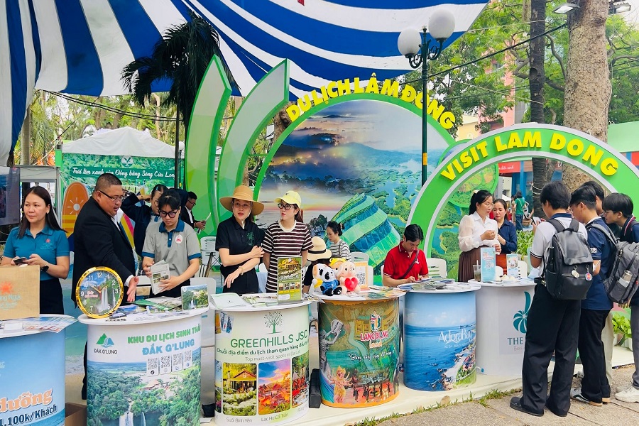 Hoạt động kết nối giữa L&acirc;m Đồng v&agrave; c&aacute;c doanh nghiệp lữ h&agrave;nh, đơn vị du lịch tại ng&agrave;y hội