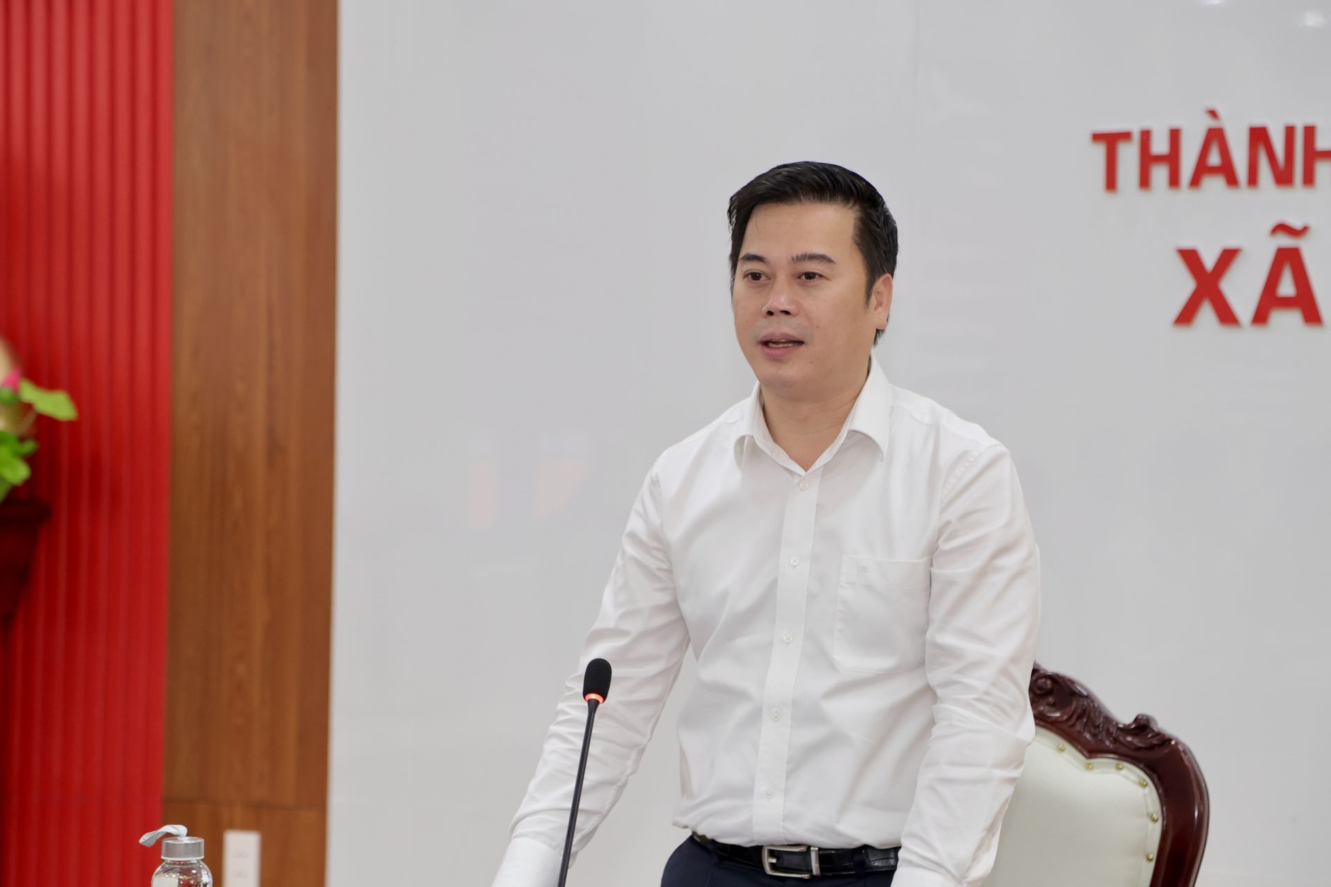 Đồng ch&iacute; L&ecirc; Hữu Toản, B&iacute; thư Đảng uỷ, Chủ tịch HĐND x&atilde; kết luận Hội nghị.